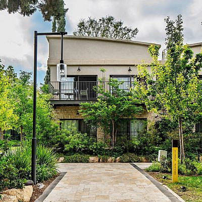 כל השבילים מובילים. מלון איילה | צילום: סטודיו פלד