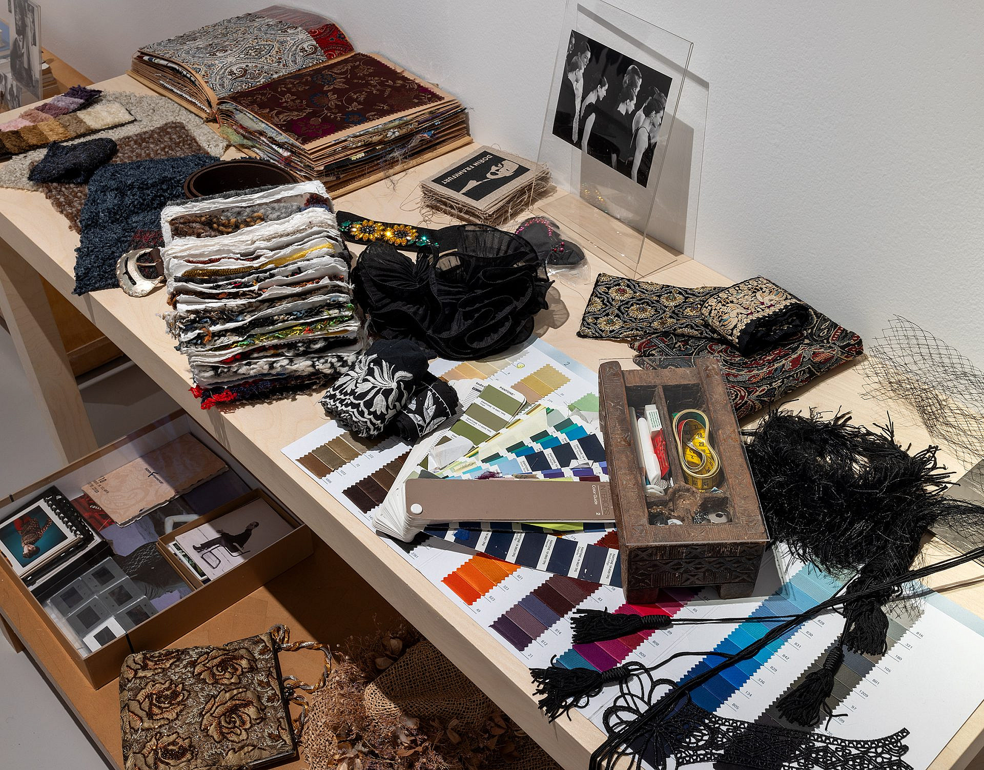 "פועלת אופנה": תערוכה המציגה את מפעל חייה של המעצבת דורין פרנקפורט במוזיאון אשדוד | צילום: אלעד שריג