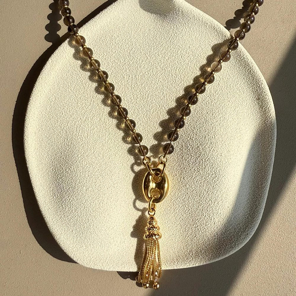 Elements by tal man. מחרוזת חרוזי סמוקי קוורץ ואלמנטים מכסף בציפוי זהב 18 קראט, 1,260 ש"ח | צילום: אתר רשמי