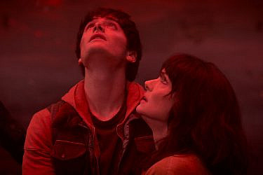 "דברים מוזרים" נפרדת | צילום מסך: נטפליקס