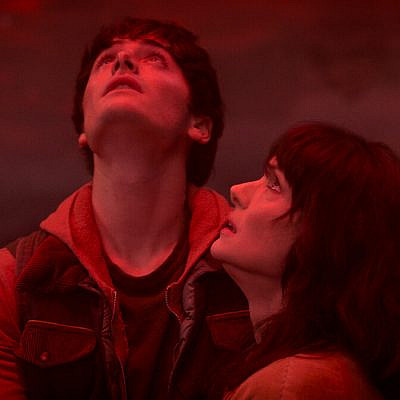 "דברים מוזרים" נפרדת | צילום מסך: נטפליקס