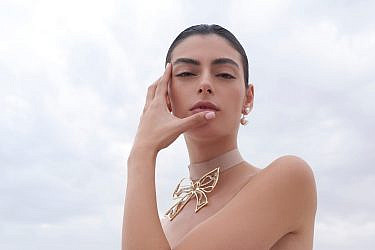 פאולה ביאנקו. שרשרת קולר עם תליון אוברסייז בציפוי זהב 24 קראט, 1,450 ש"ח | | צילום: רון קדמי