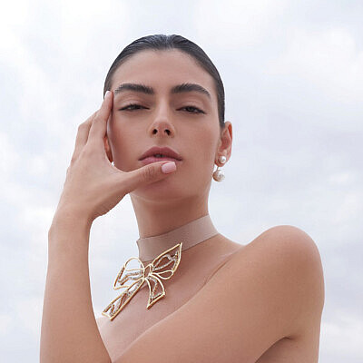 פאולה ביאנקו. שרשרת קולר עם תליון אוברסייז בציפוי זהב 24 קראט, 1,450 ש"ח | | צילום: רון קדמי