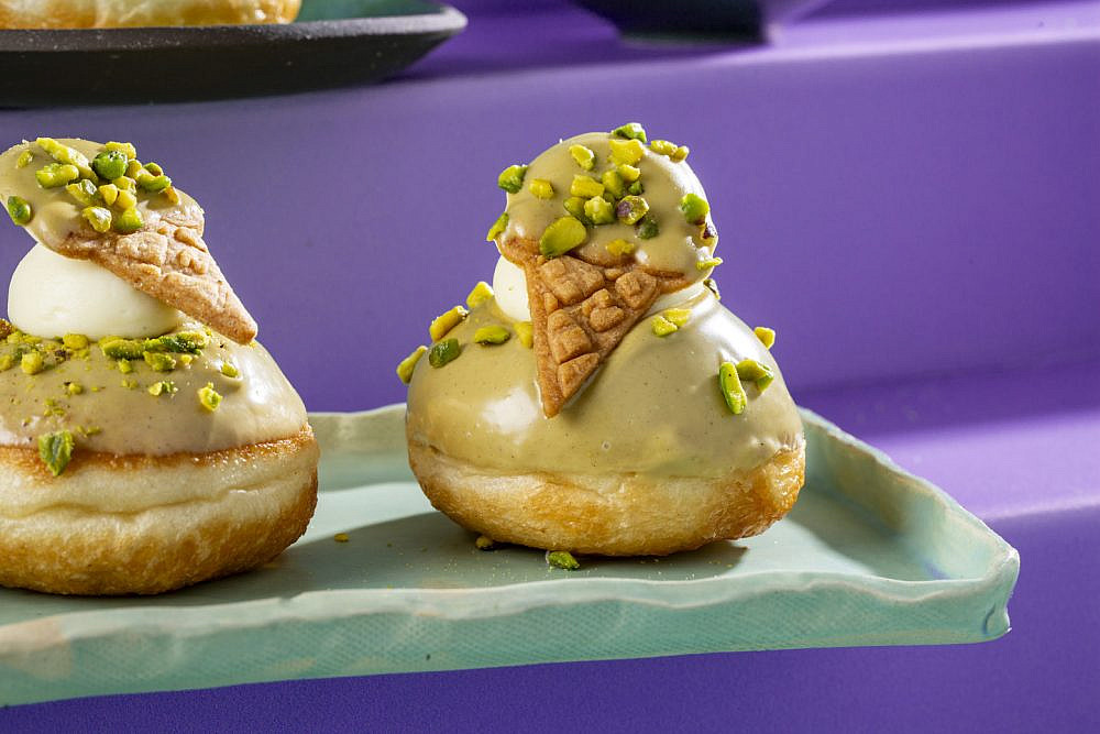 סופגניית פיסטוק, ביסקוטי | צילום: בועז לביא