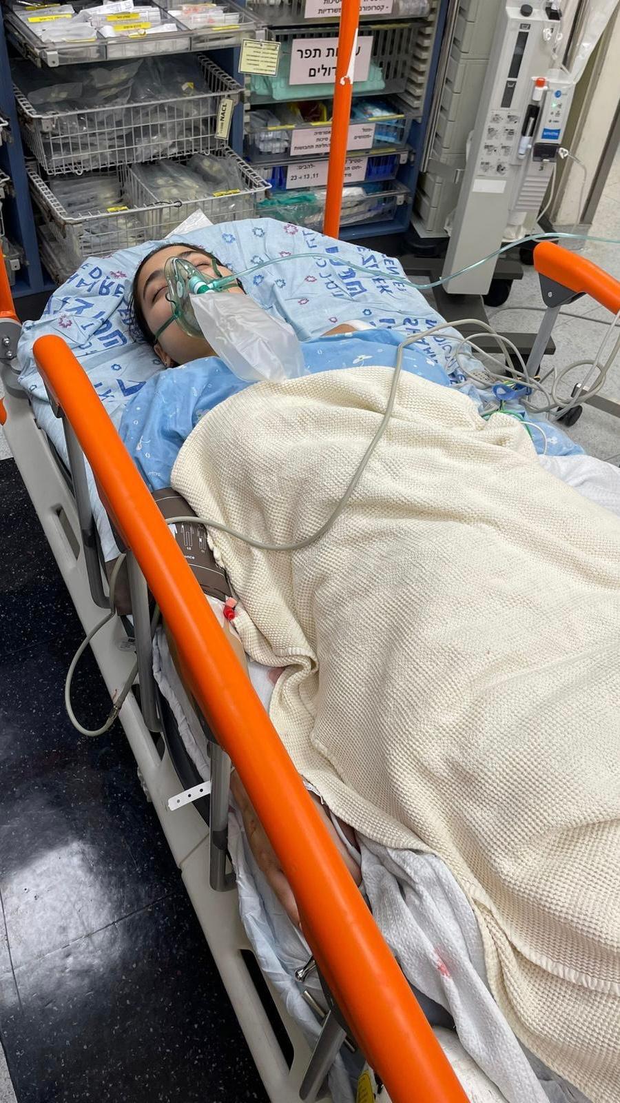 עדן רם בבית החולים אחרי שניצלה מטבח שבעה באוקטובר | צילום באדיבות המצולמת