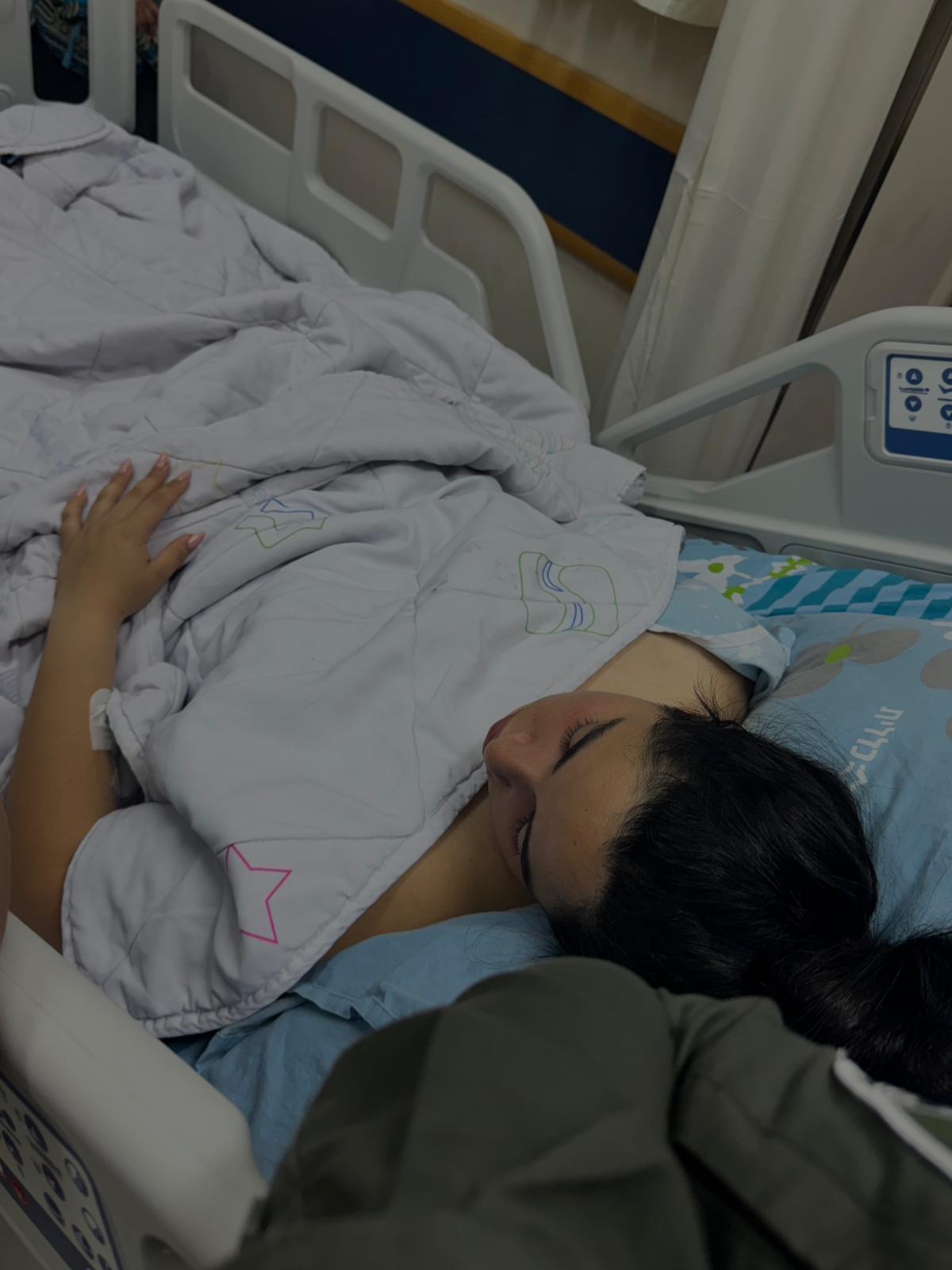 רז יניני בבית החולים אחרי הפיגוע בתחנה המרכזית בבאר שבע | צילום באדיבות המצולמת