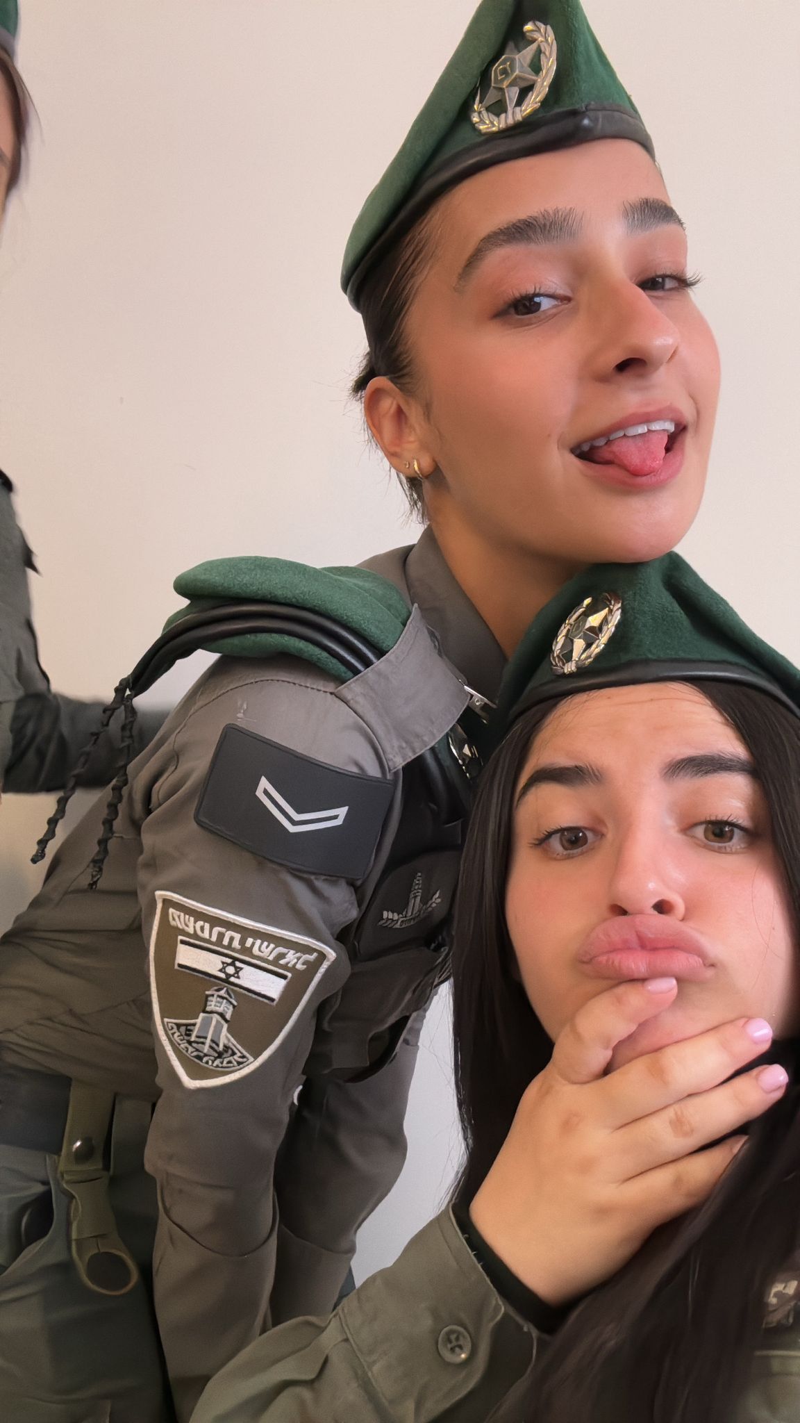 רז יניני וחברה שירה סוסליק ז"ל, שנרצחה בפיגוע בתחנה המרכזית בבאר שבע | צילום באדיבות המצולמת