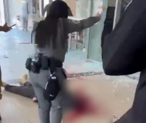 רז יניני בזירת הפיגוע בתחנה מרכזית בבאר שבע | צילום באדיבות המצולמת