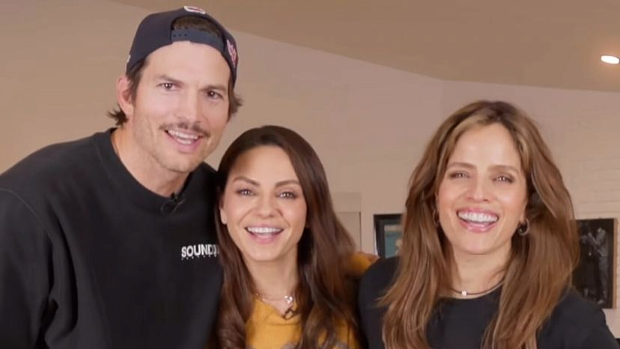 נועה תשבי, מילה קוניס ואשטון קוצ'ר | צילום מסך נועה תשבי, מילה קוניס ואשטון קוצ'ר | צילום מסך