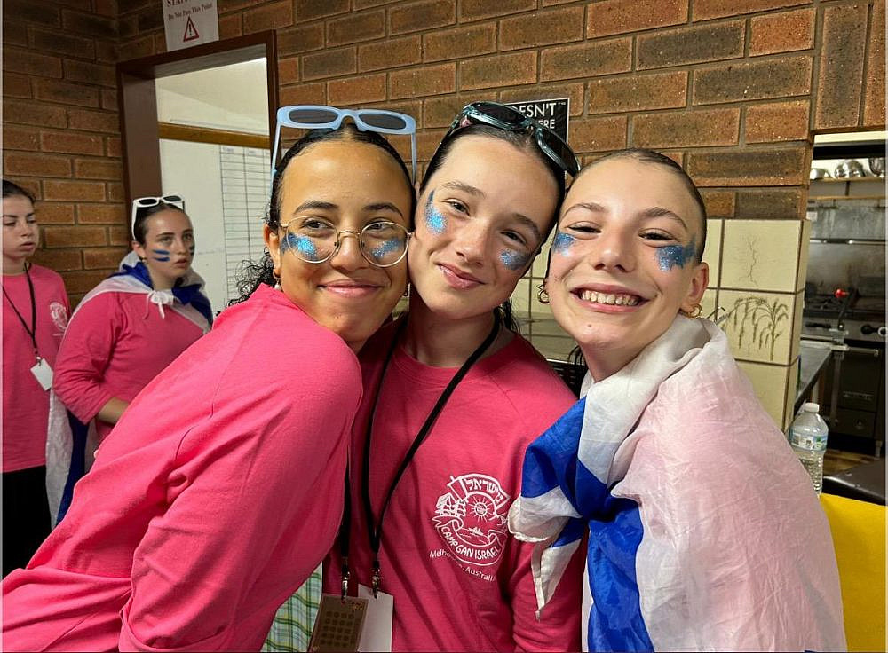 חיה דדון (משמאל) וחברותיה | צילום: באדיבות המצולמות