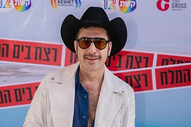 נותן שואו מהסרטים. אביהו פנחסוב | צילום: נדב צור