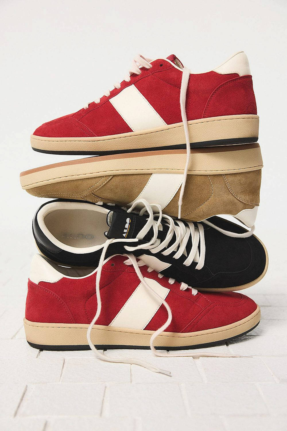 סניקרס בצבעי בסיס. ALDO | צילום: יח"צ