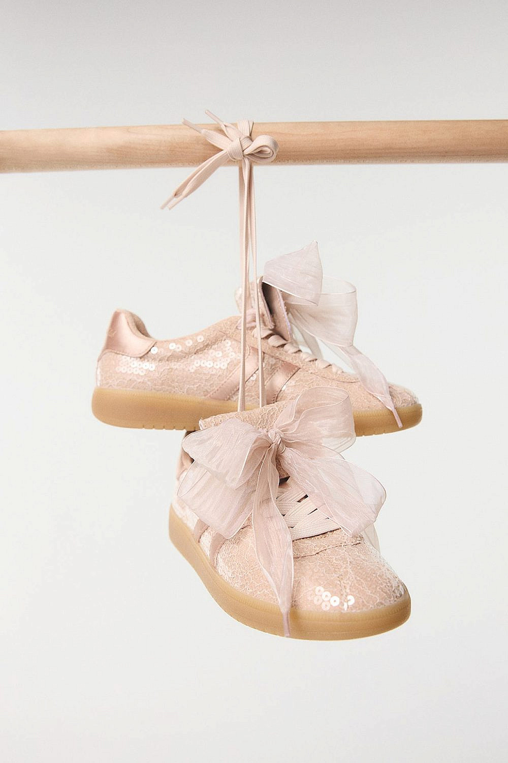 שרוכי אורגנזה ופאייטים. ALDO | צילום: יח"צ