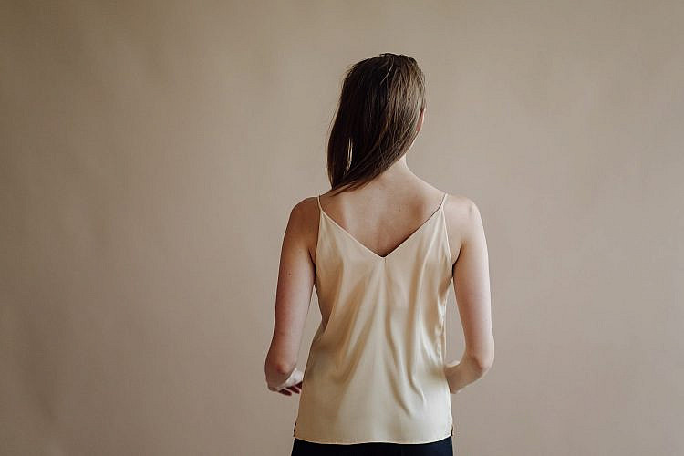 גם רבקה הפנתה את גבה והצטרפה למסיבה | צילום: Freepik