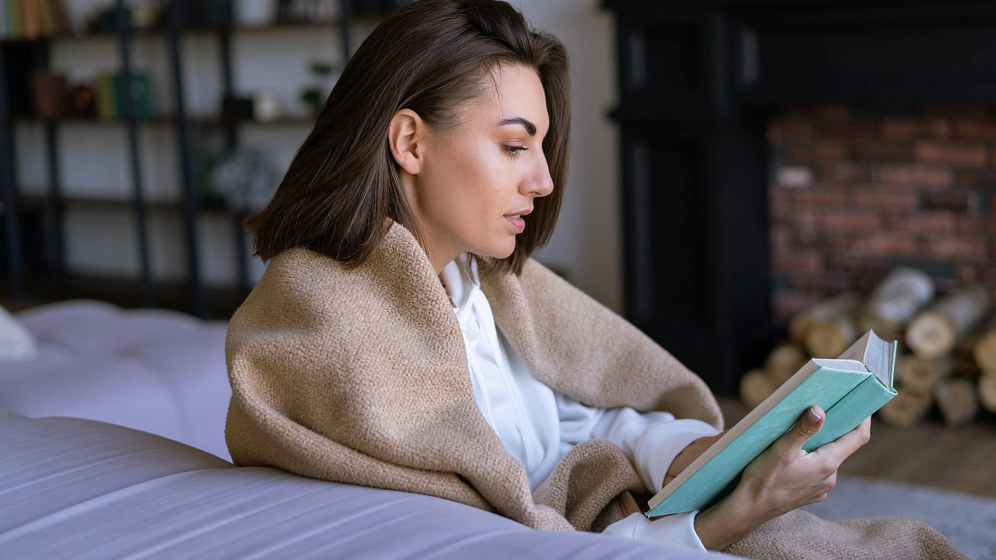 חשש להצפה רגשית. חומר קריאה לסערה | צילום: Freepik חשש להצפה רגשית. חומר קריאה לסערה | צילום: Freepik