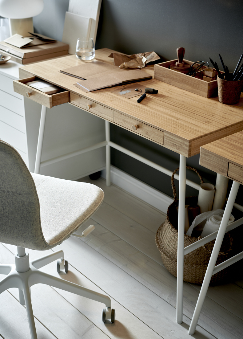 שולחן כתיבה LILLASEN. מחיר סייל 495 ש"ח (במקום 745 ש"ח) | צילום: יח"צ