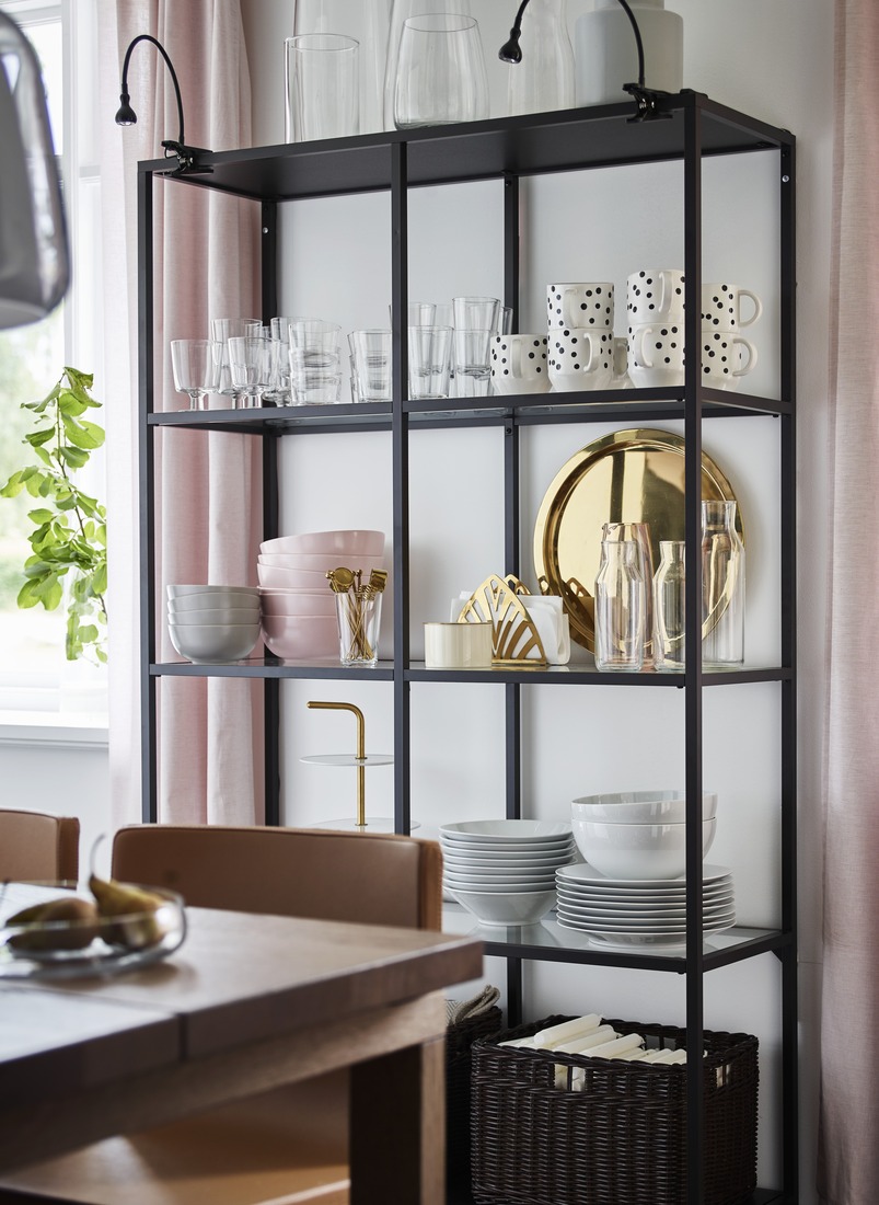 שידת מדפים VITTSJO. מחיר סייל 395 ש"ח (במקום 545 ש"ח) | צילום: יח"צ