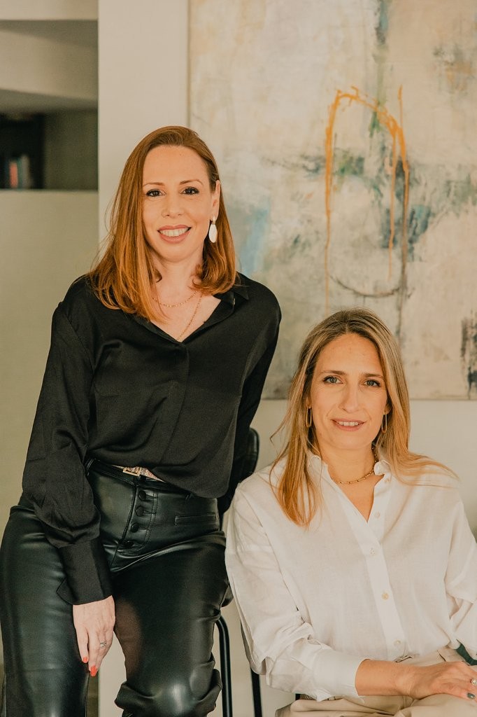 מימין: שירה מוסקל והדס רוט, הלל אדריכלות. צילום: טל אלקבס