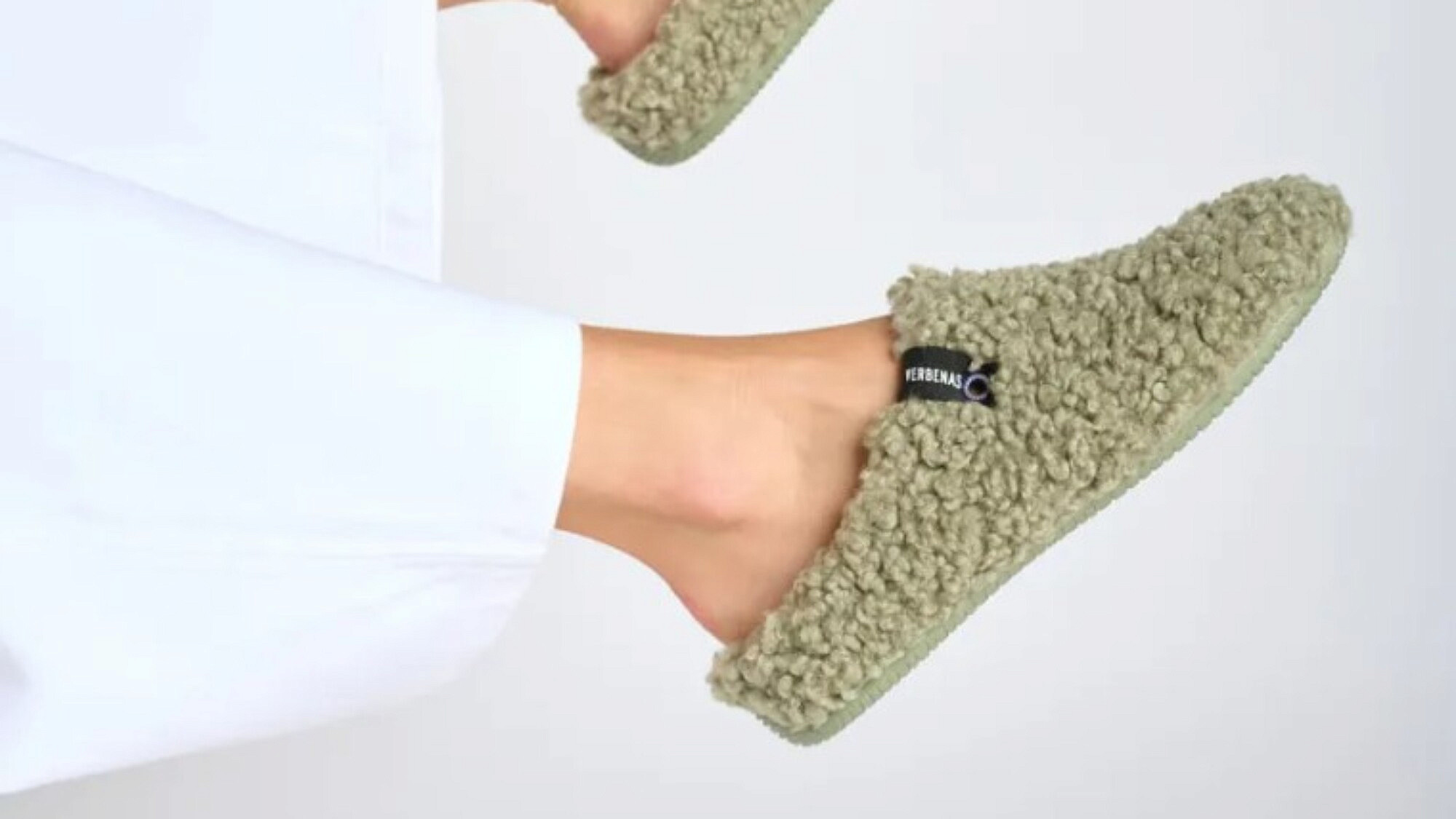 נעלי בית של Verbenas בשופרא, 136 ש"ח | צילום: יח"צ נעלי בית של Verbenas בשופרא, 136 ש"ח | צילום: יח"צ