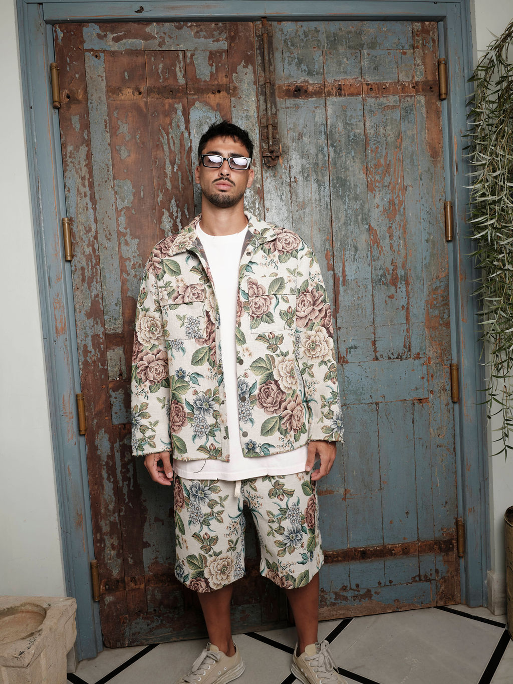 מתוך הקולקציה של רועי סנדלר למותג TFU TFU. ז'קט 1,400 ש"ח, מכנסיים 790 ש"ח | צילום: שחר ארביב