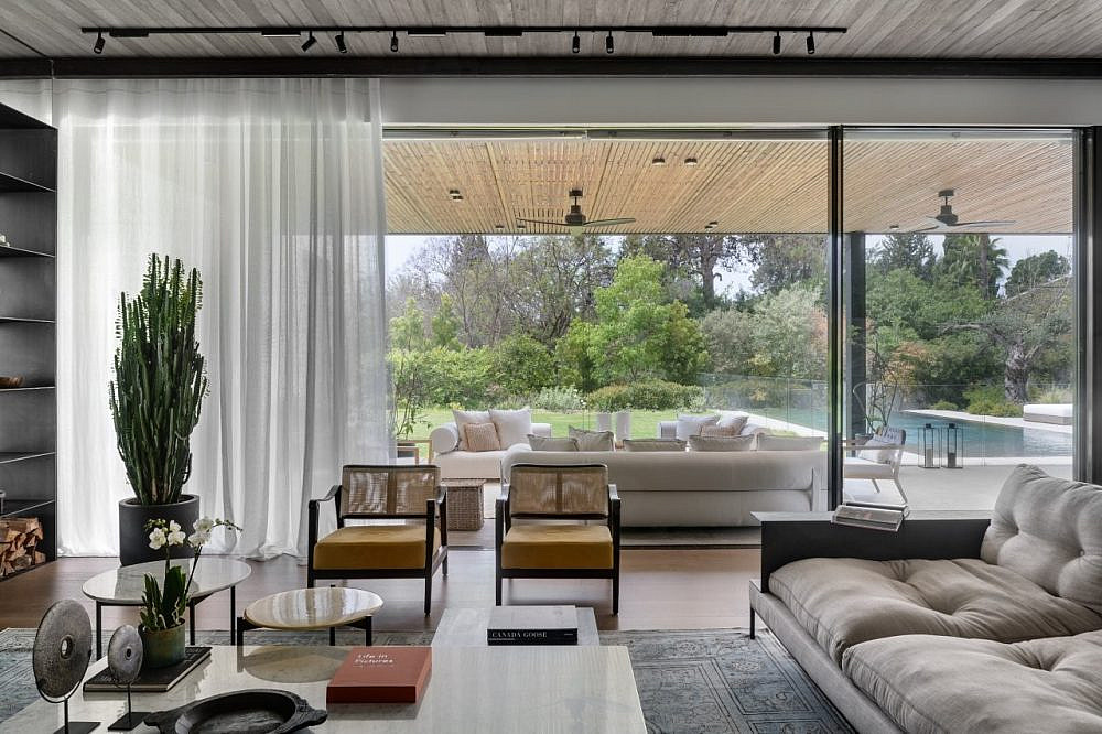 ריהוט: אריק בן שמחון, עיצוב פנים: קארן פרימר. צילום: עודד סמדר