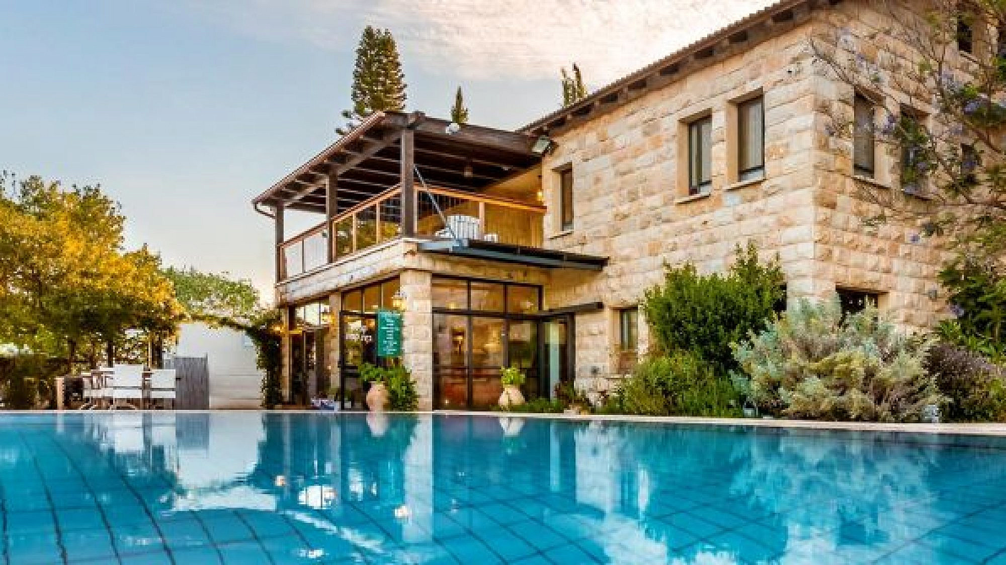 מצווה להגיע ולשבת בג'קוזי. מלון בוטיק גרנד ויסטה | צילום: סימפלקס 360