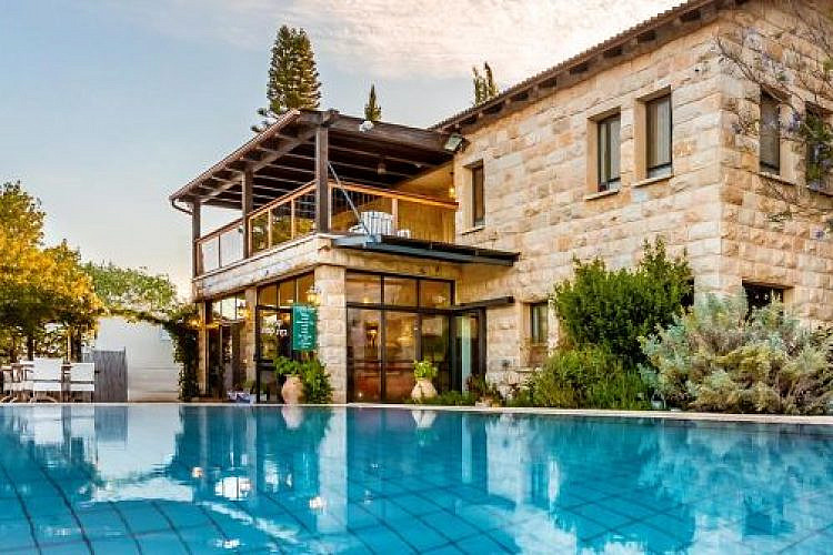 מצווה להגיע ולשבת בג'קוזי. מלון בוטיק גרנד ויסטה | צילום: סימפלקס 360