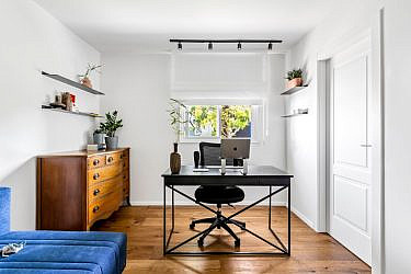 מציאות היברידית. חדר עבודה בעיצוב "הלל אדריכלות" | צילום: עודד סמדר