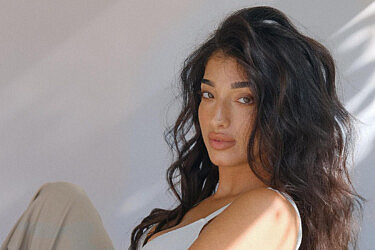 משחקנית אנונימית לסיטבון אימפריה. אריאל סיטבון | צילום ואיפור: ספיר בלדב, שיער: אביב דווידאן