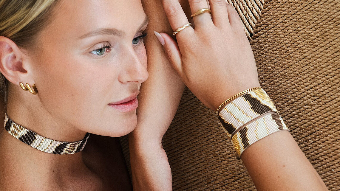 צמידים בעבודת יד עשויים מחרוזי זכוכית יפנים וזהב 24K של Tangled | צילום: יח"צ