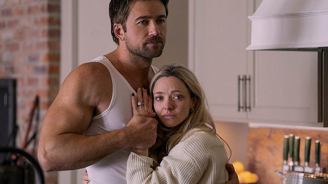 הכוכבת האמיתית של הסרט היא איננה סידני סוויני. אמנדה סייפריד ב"עוזרת הבית" | צילום: יח"צ