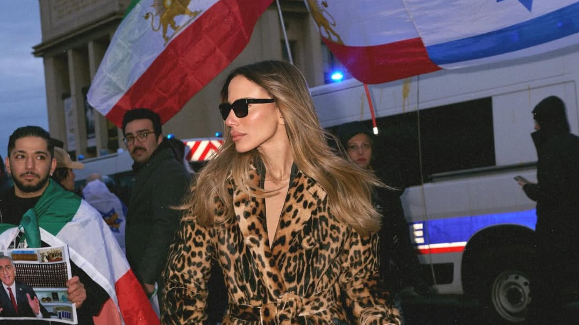 אוריה עזרן בהפגנה איראנית בפריז | צילום: עמרי לוי