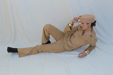 חליפת וינטג' עשויה עור של Little Different Vintage ביריד About Us, מחיר 600 ש"ח | צילום: אוריה אטיאס וטליה אטיאס