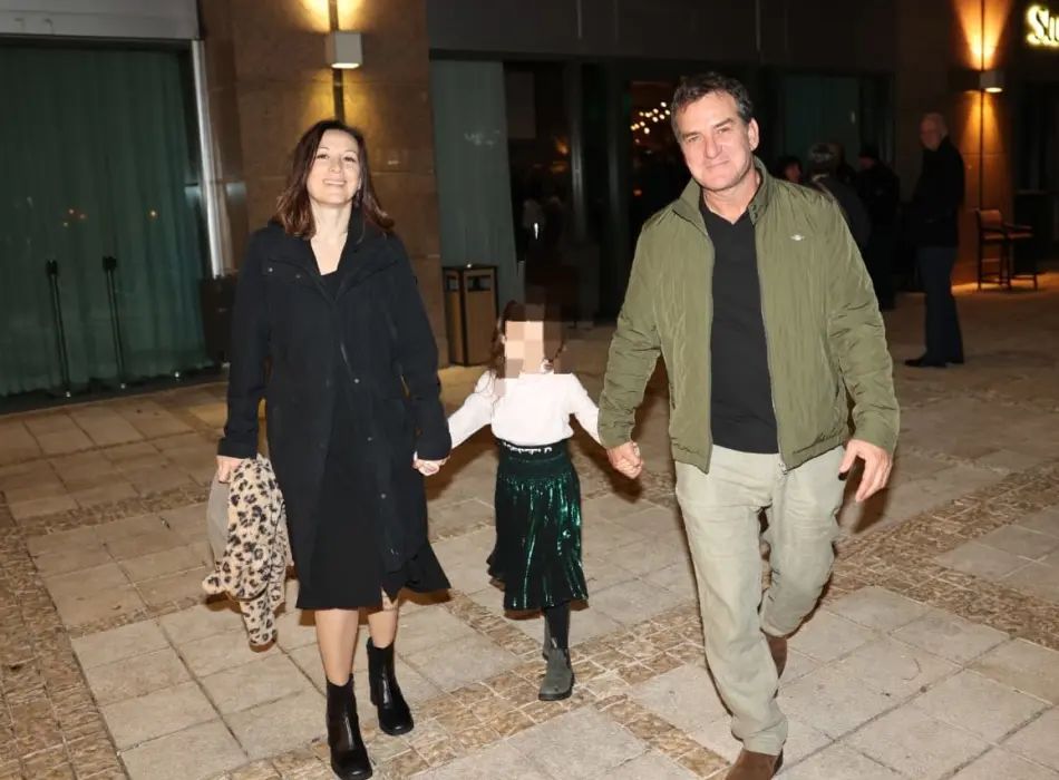 דני קושמרו עם זוגתו אנג'ליקה ברמן ובתם המשותפת | צילום: אור גפן