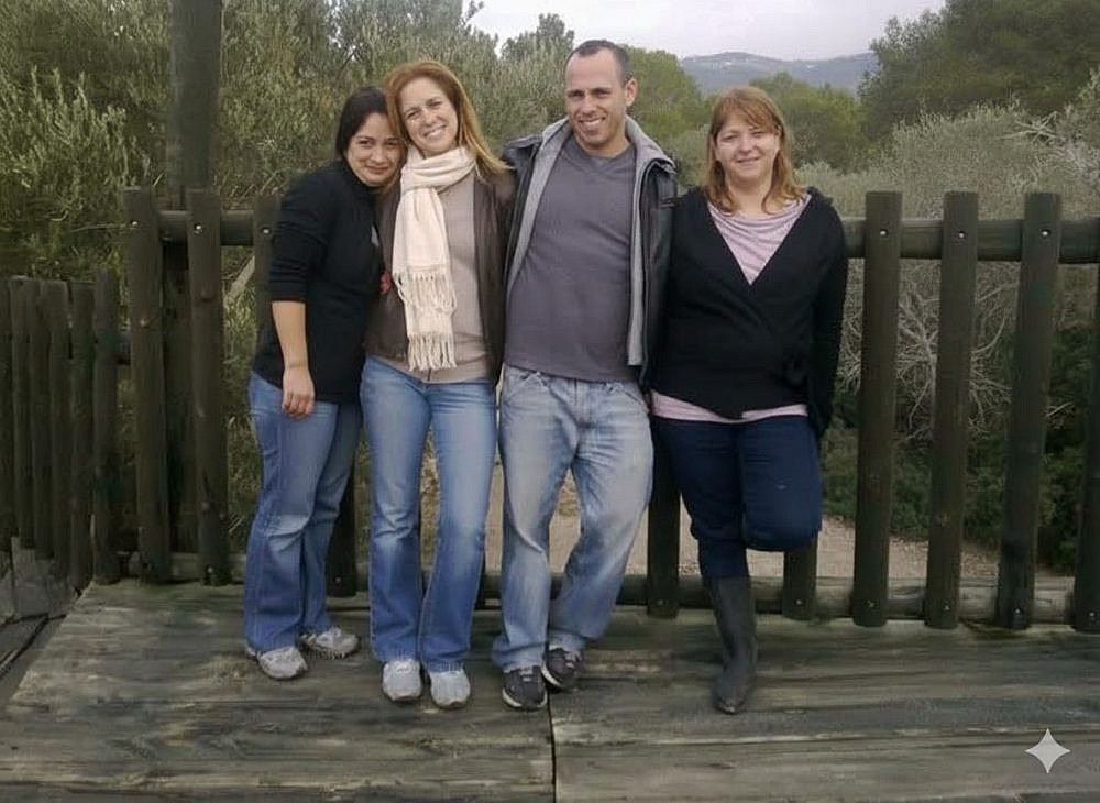 מרב גורי ז"ל (משמאל) וחבריה (מתן כהן שני מימין) | צילום: באדיבות מתן כהן