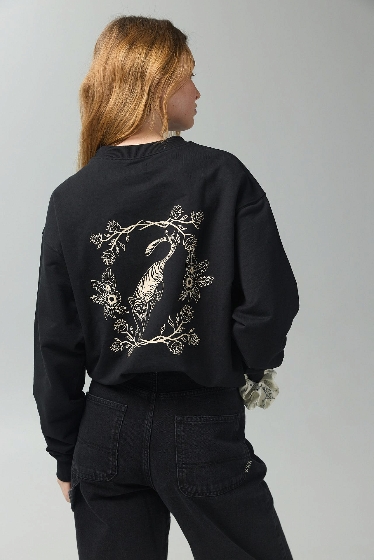 קולקציית herstory בשיתוף ליאת לוי קופלמן ועמותת המכללה. סווטשירט 300 ש"ח | צילום: אור דנון