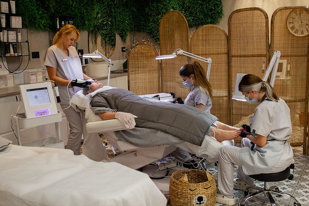 טיפול ב-6 ידיים. רשת yullia | צילום: יח"צ