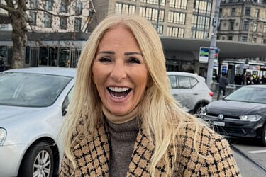 לא שותה ולא מעשנת, אבל אוהבת את השמש. אהובה אלפרון | צילום: באדיבות המצולמת