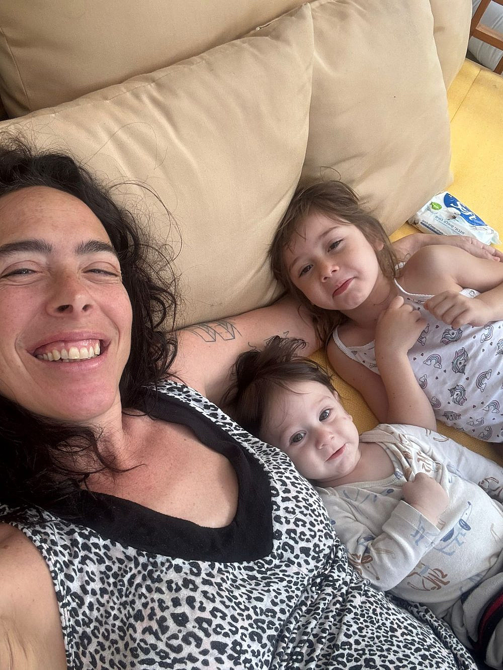 פיצחה את החלום. מירב בלומנפלד עם בתה תמרה ובנה מעיין | צילום: באדיבות המצולמת