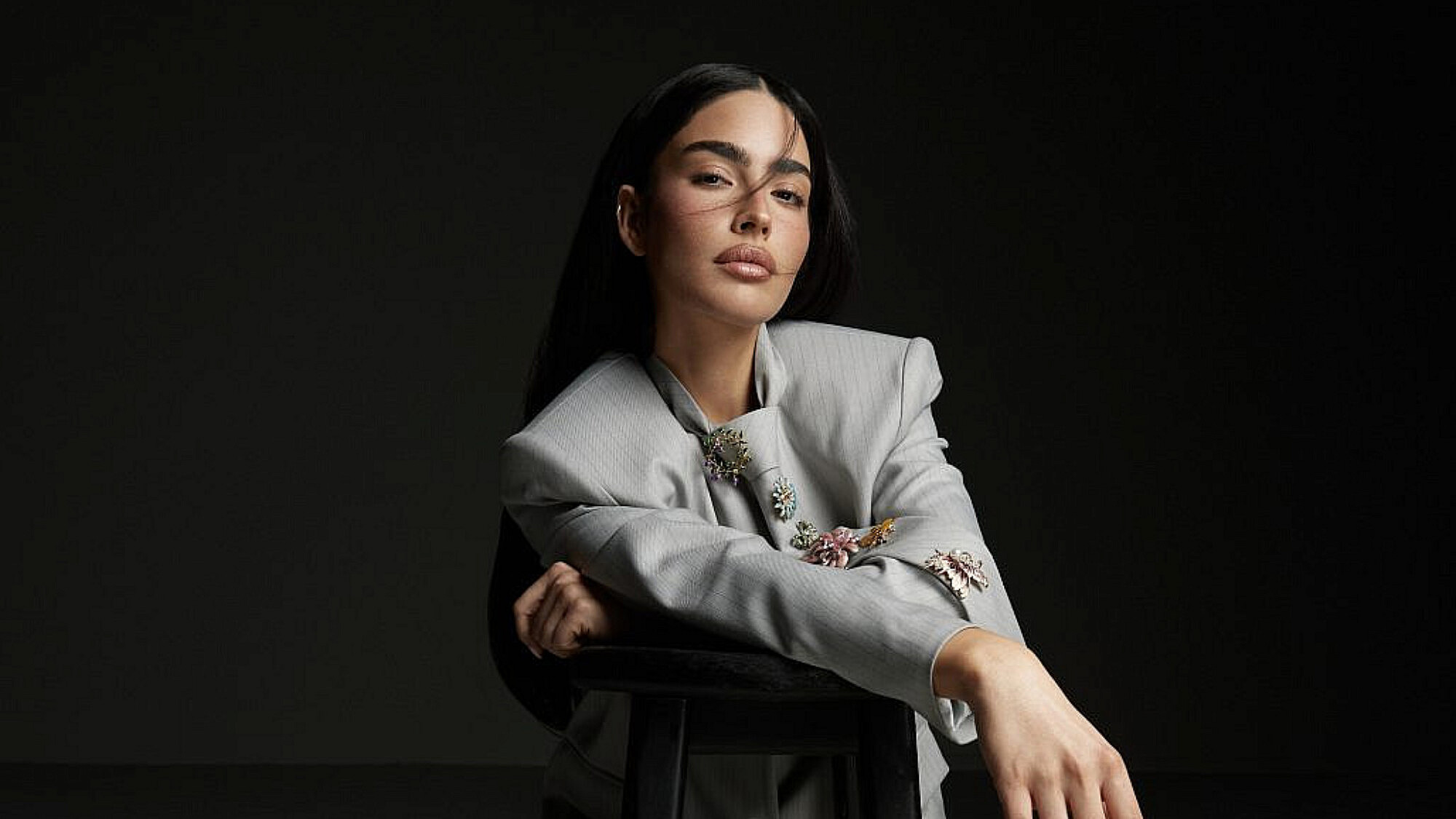 ספיר אביסרור מדגמנת את הקולקציה שעיצבה לטוונטיפורסבן | צילום: שחר ארביב