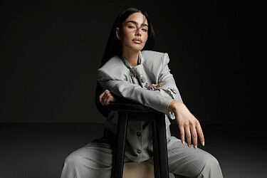 ספיר אביסרור מדגמנת את הקולקציה שעיצבה לטוונטיפורסבן | צילום: שחר ארביב