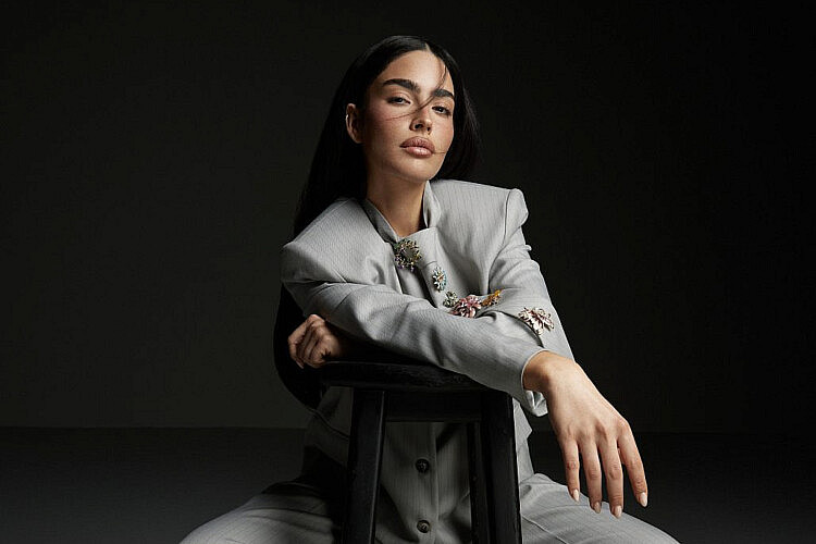 ספיר אביסרור מדגמנת את הקולקציה שעיצבה לטוונטיפורסבן | צילום: שחר ארביב