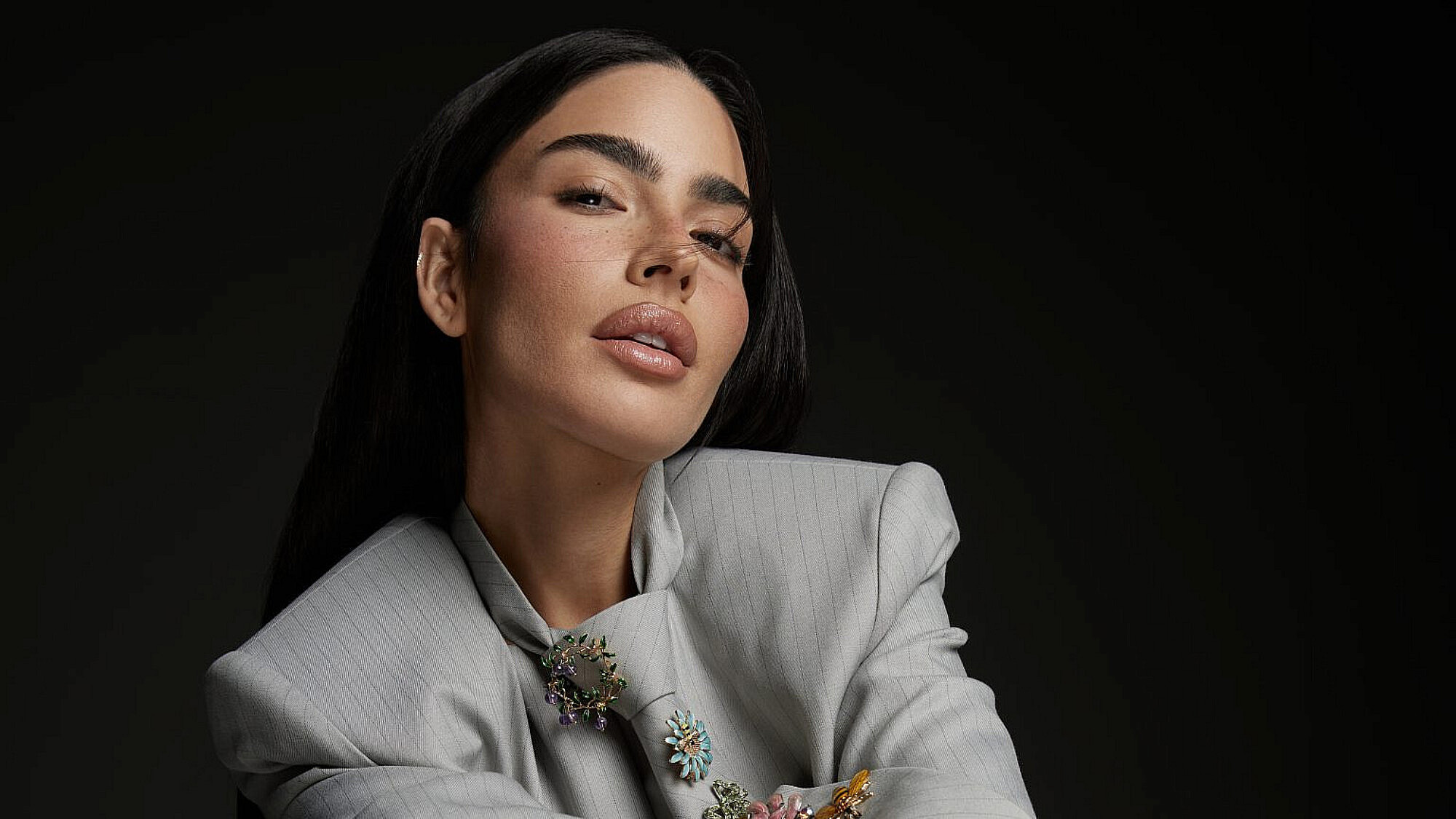 ספיר אביסרור מדגמנת את הקולקציה שעיצבה לטוונטיפורסבן | צילום: שחר ארביב