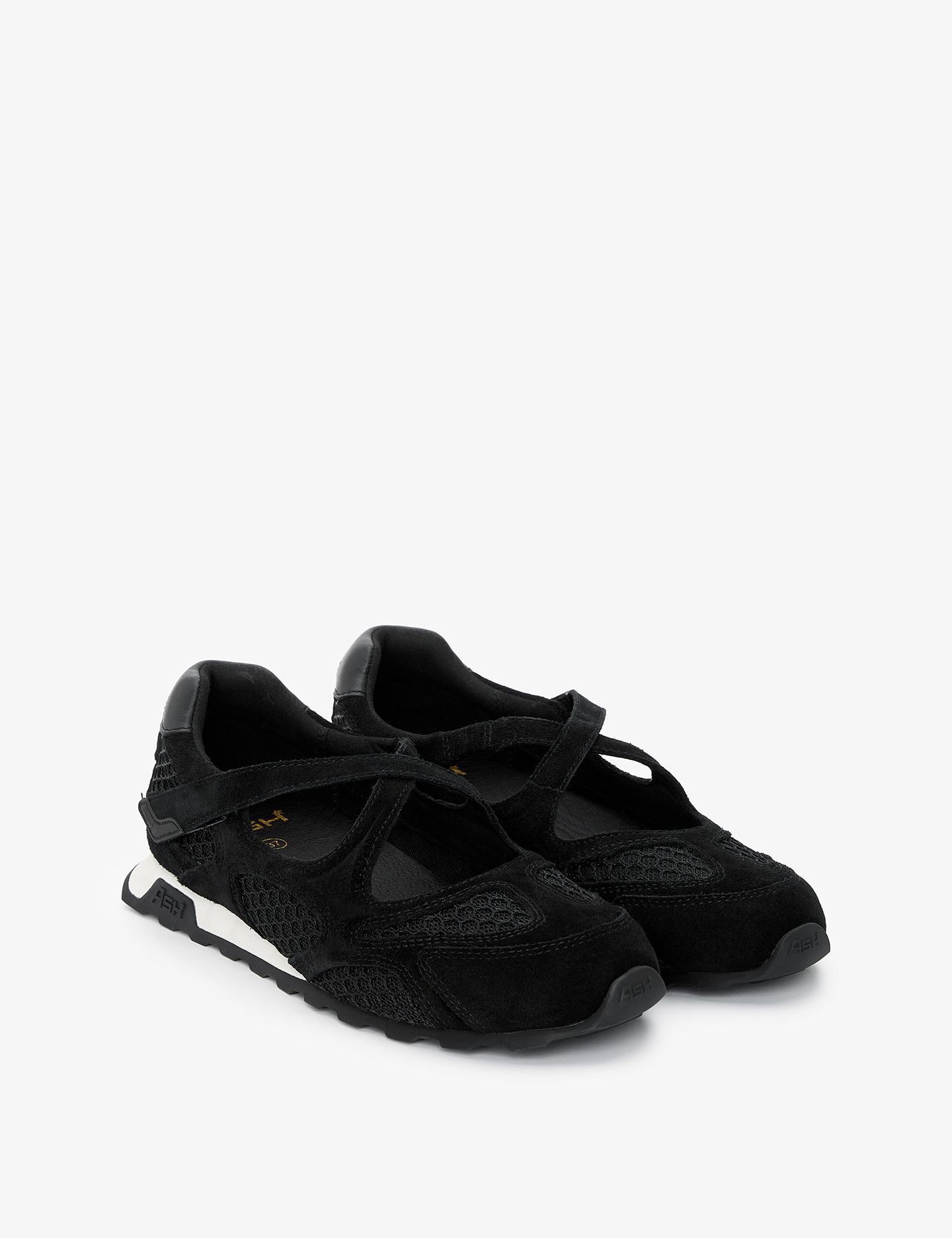 נעלי בד וזמש של ASH ברשת עמנואל, 690 ש"ח | צילום: יח"צ