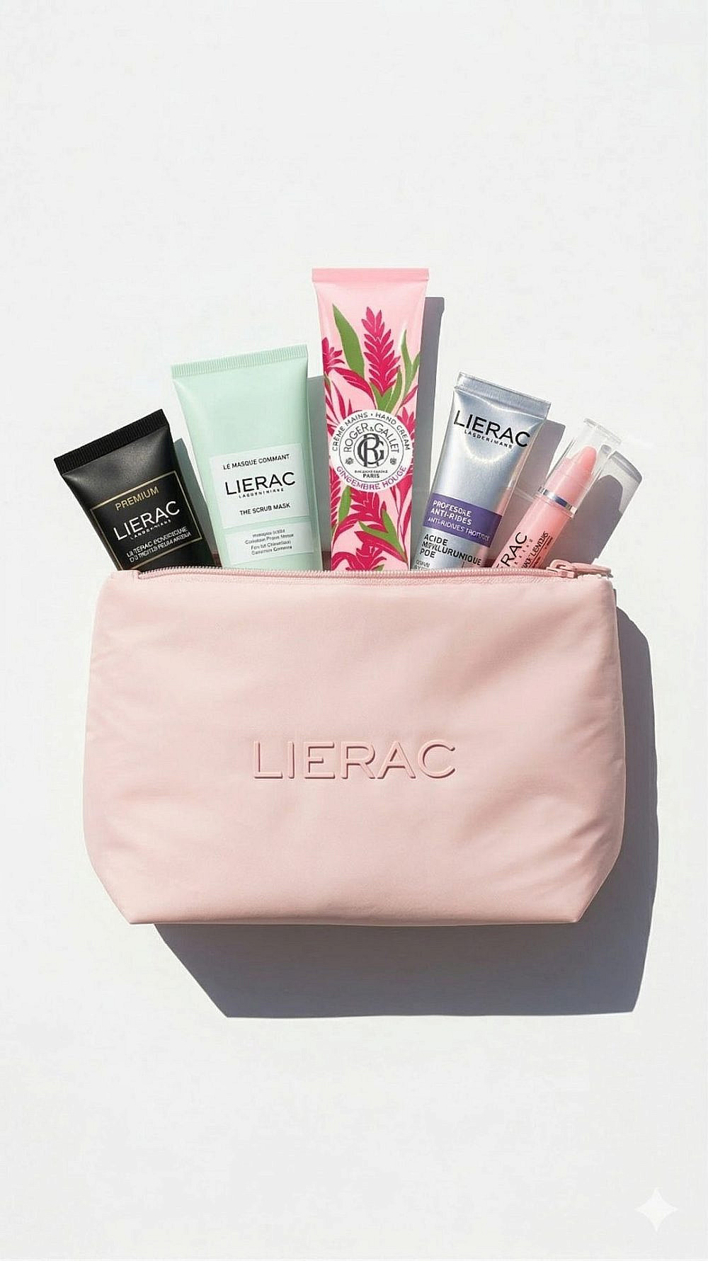 ליראק פריז. תיק רחצה עם מוצרי טיפוח מוקטנים: קרם לחות, מסכת פילינג, קרם לטיפול בקמטים, קרם ידיים ושפתון לחות. 249 ש"ח | צילום: יח"צ