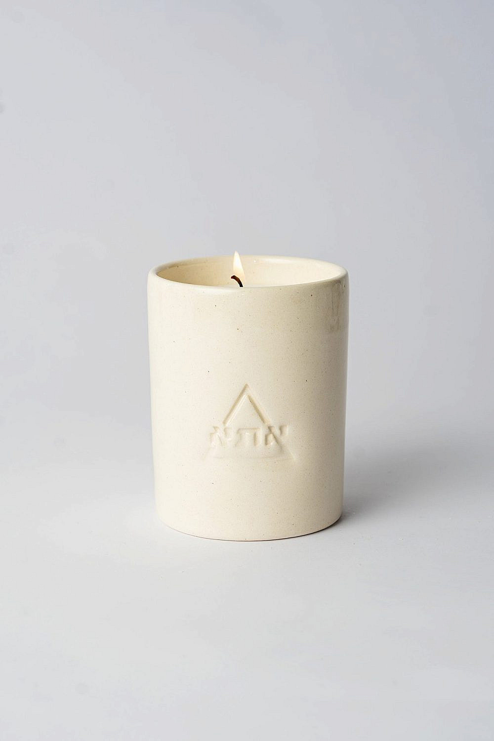 אתא. נר 300 מ"ל בכלי קרמיקה. 155 ש"ח | צילום: עדי גלעד