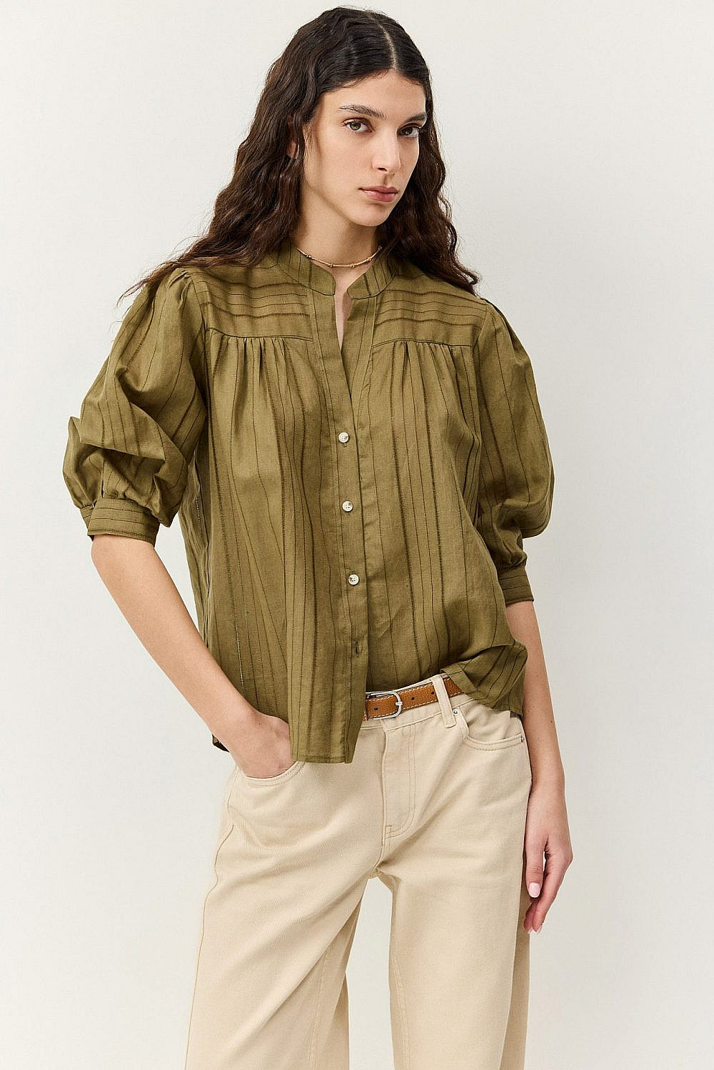 oma. מחיר 450 ש"ח | צילום: דור שרון