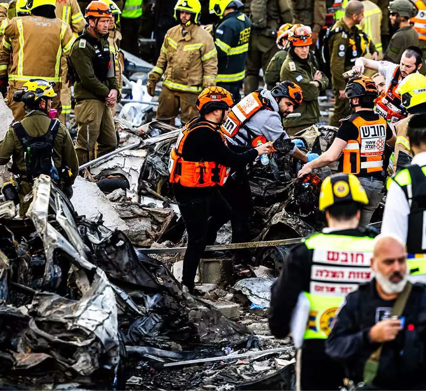 זירת האסון בבית שמש לאחר פגיעת הטיל מאיראן | צילום: באדיבות סניף "לביא" איחוד והצלה בית שמש