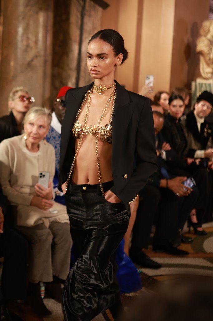 שיתוף הפעולה בין קובי הלפרין וקרן וולף בתצוגת סתיו–חורף 2026, שבוע האופנה בפריז | צילום: גיל חיון