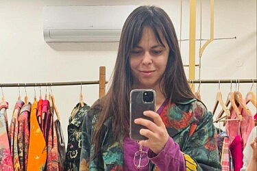 מאיה בש ושמלת המשי שהצליחה להציל | צילום: באדיבות המצולמת